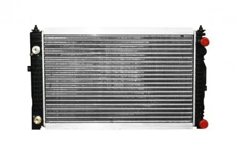 Радіатор охолодження Audi A4, A6 95-01/Skoda SuperB 01-08/VW Passat МКПП ASAM 32172