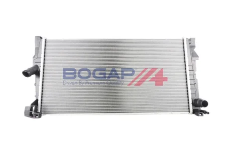 Радіатор охолодження двигуна BOGAP B4210123