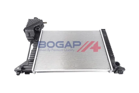 Радіатор охолодження двигуна BOGAP C4210204