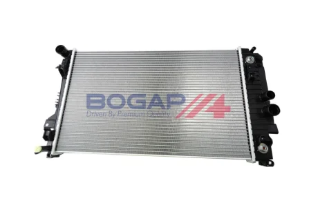 Радіатор охолодження двигуна BOGAP C4210225