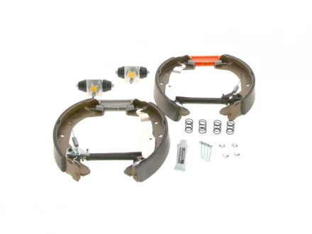 Комлект тормозных накладок BOSCH 0204114652