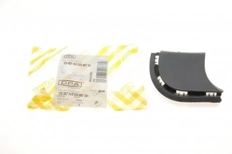 Заглушка буксирного гака задня ліва Skoda Octavia (04-13) DPA 88070879002