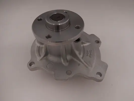 Насос водяний Mitsubishi ASX 1.8 DI-D 10-/ Lancer 2.2D 10-/ L200 2.2 DI-D 19-/ Outlander 2.2 DI-D 06-/13- GMB GWM104A (фото 1)