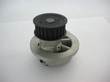 Насос водяний Opel Astra F 1.4 96-01/Vectra B 1.6 95-02 GMB GWO16A