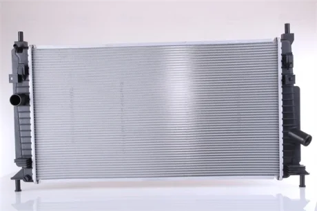 Радіатор охолоджування NISSENS 68520