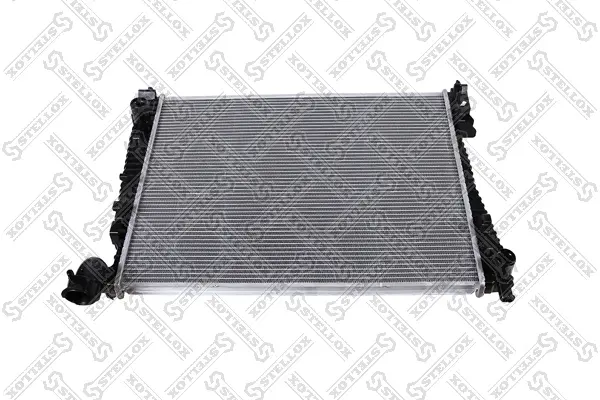 Радіатор охолодження двигуна (A/T) STELLOX 1026888SX (фото 1)