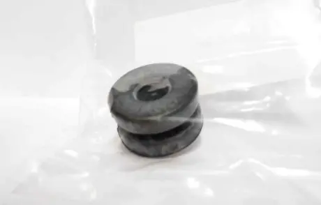 Втулка распорная резиновая SUBARU 45668AA000