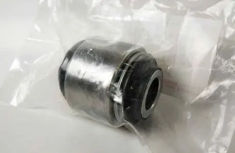 Сайлентблок задньої цапфи плаваючий Toyota Avalon 03-12 Avensis Corona (Toyota) TOYOTA/LEXUS 42210-20010