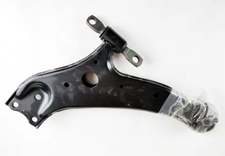Важіль передній нижній R Toyota Highlander Venza Lexus RX 15- (Toyota) TOYOTA/LEXUS 48068-48070