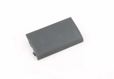 Заглушка гнезда под домкрат передняя правая VW B5 VAG 3B0 853 918 B41